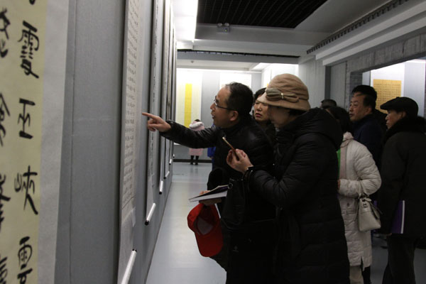 庆祝改革开放40周年庆阳市书法摄影展在庆阳市博物馆开展