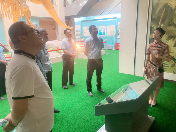 甘肃省文物局程亮局长一行调研庆阳市博物馆