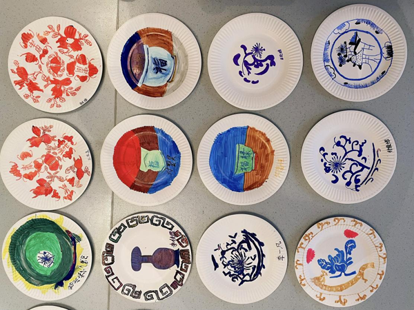 庆阳市博物馆开展“古瓷雅韵 妙笔生花”快乐学堂亲子活动