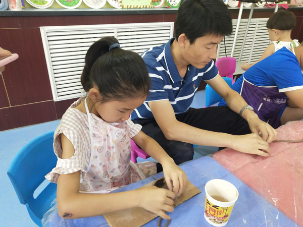 庆阳市博物馆举办暑期社教亲子活动“今年暑期去哪里,博物馆里来‘陶’宝”