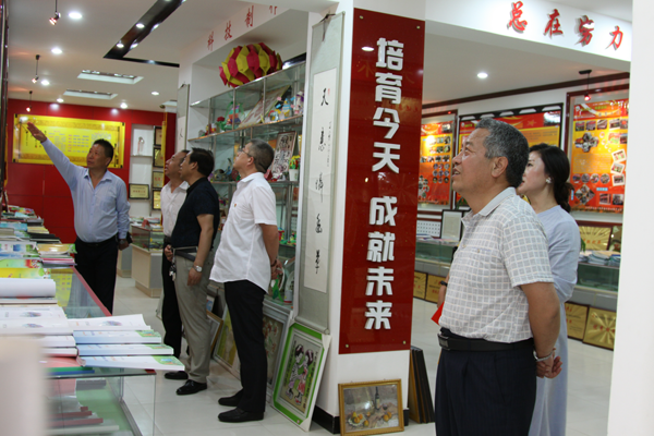 传承红色基因 签约馆校基地——庆阳市博物馆与西峰区向阳小学举行“爱国主义教育基地”馆校共建签字仪式