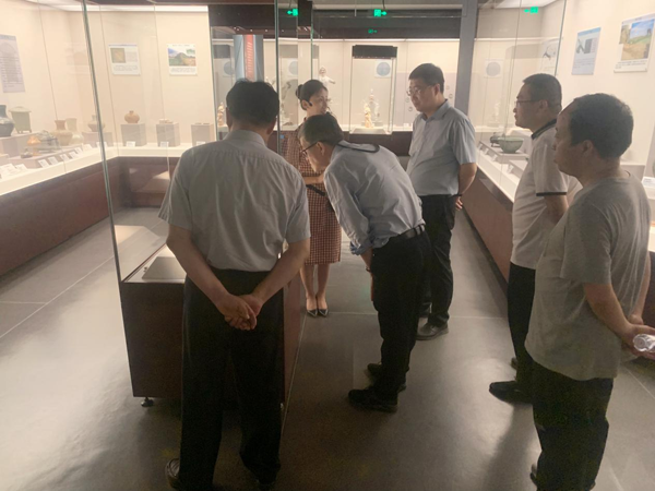 甘肃省文物局程亮局长一行调研庆阳市博物馆