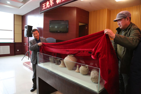 庆阳籍文物收藏者向庆阳市博物馆捐赠文物