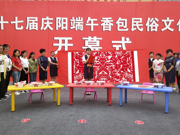 庆阳市博物馆举办“跟非遗大师学剪纸”社会教育活动