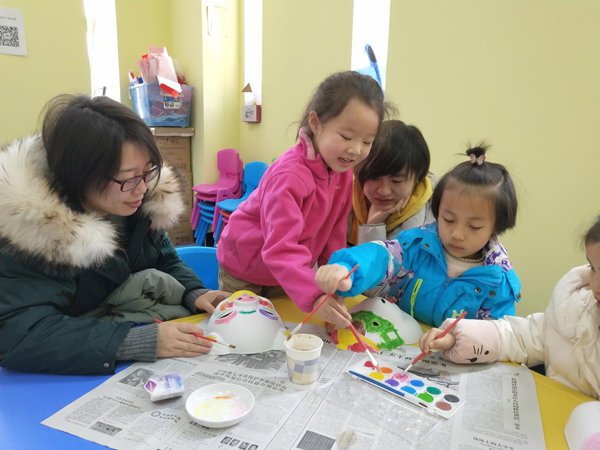 庆阳市博物馆举办“正月初六，小手画猪”社教亲子活动