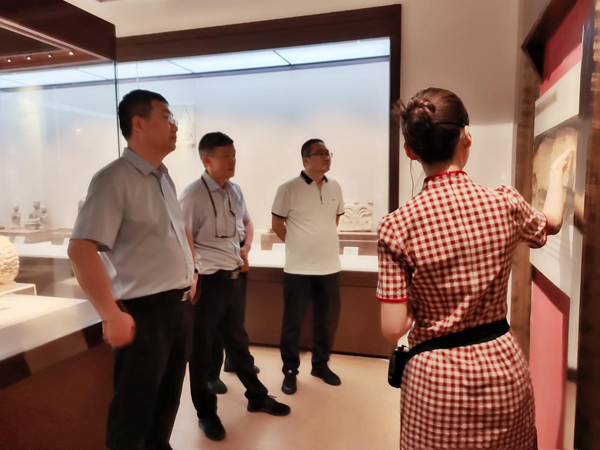 甘肃省文物局程亮局长一行调研庆阳市博物馆