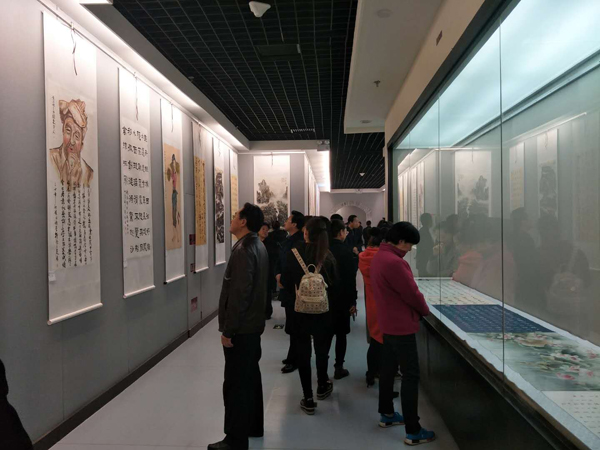 庆阳市“老年人关爱月”活动书画展在庆阳市博物馆展出