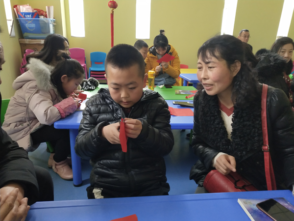 庆阳市博物馆大年初四举办“金剪剪金猪”社教亲子活动