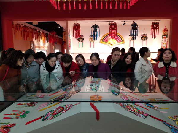 馆企联谊过三八——庆阳市博物馆、庆阳石化公司矿区服务事业部全体女职工举行“博物馆里过三八,馆企联谊茶话会”