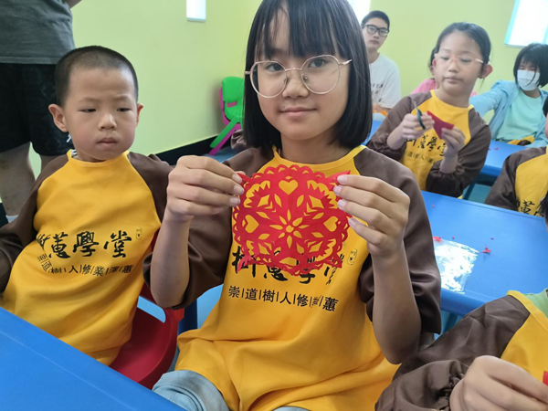 庆阳市博物馆开展“开在剪刀上的花”非遗社教活动