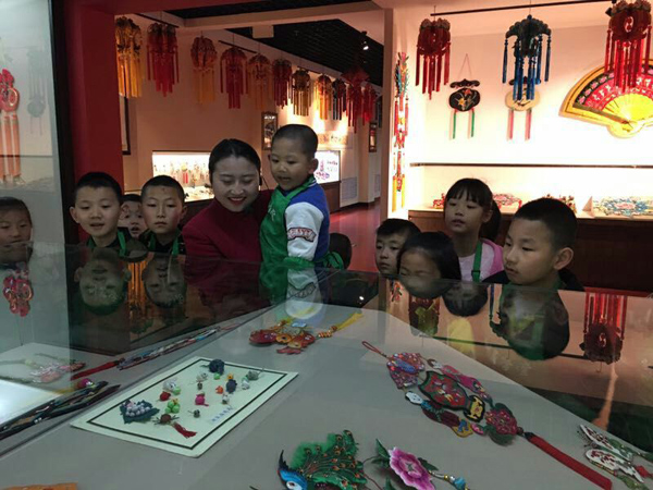 画“千岁香包”少儿活动在庆阳市博物馆举行