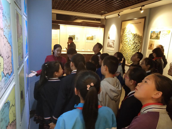 庆阳市博物馆开展“庆六一，我是小小考古家”社教活动