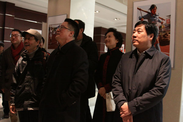 庆祝改革开放40周年庆阳市书法摄影展在庆阳市博物馆开展