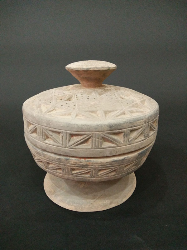 庆阳籍文物收藏者向庆阳市博物馆捐赠文物