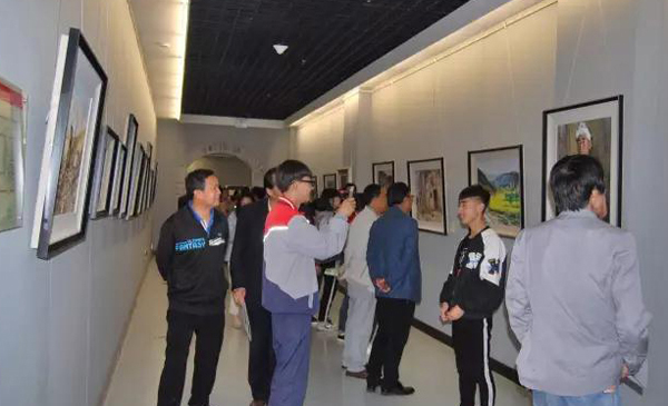 “花开五月”庆阳市美术创作小品展在庆阳市博物馆展出