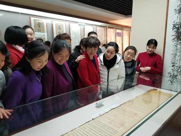 馆企联谊过三八——庆阳市博物馆、庆阳石化公司矿区服务事业部全体女职工举行“博物馆里过三八,馆企联谊茶话会”