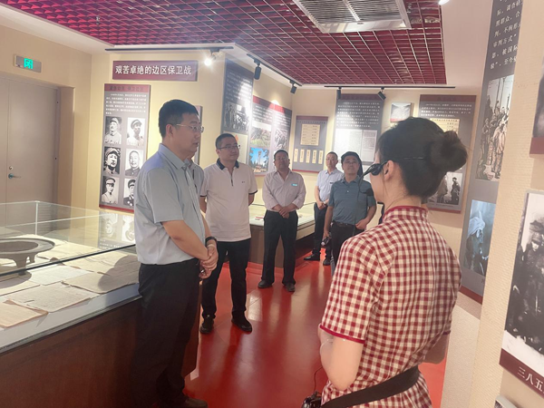 甘肃省文物局程亮局长一行调研庆阳市博物馆