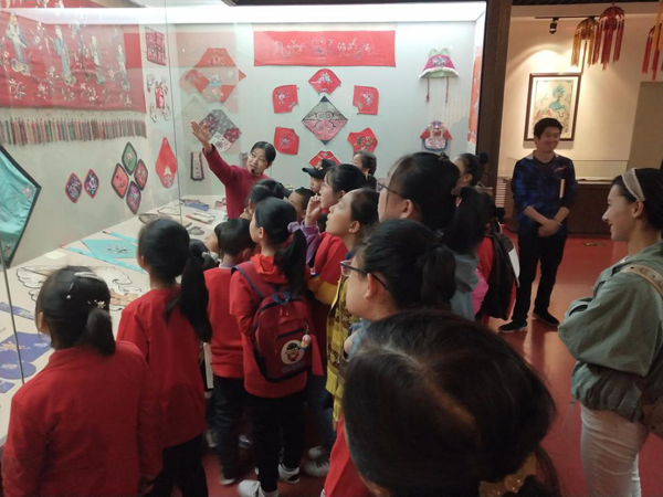 庆阳市博物馆开展“感恩母亲”社教亲子活动