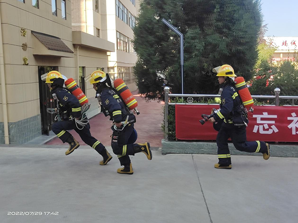 庆阳市博物馆与庆阳市西峰区消防救援大队 开展文化交流共建活动