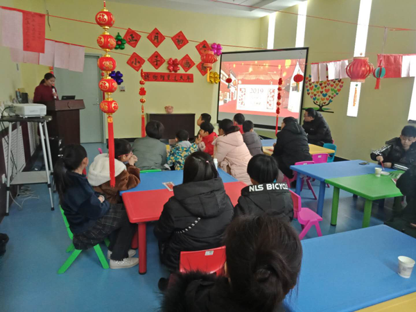 庆阳市博物馆举办“正月初六，小手画猪”社教亲子活动