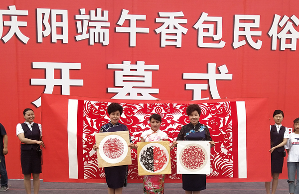 庆阳市博物馆举办“跟非遗大师学剪纸”社会教育活动