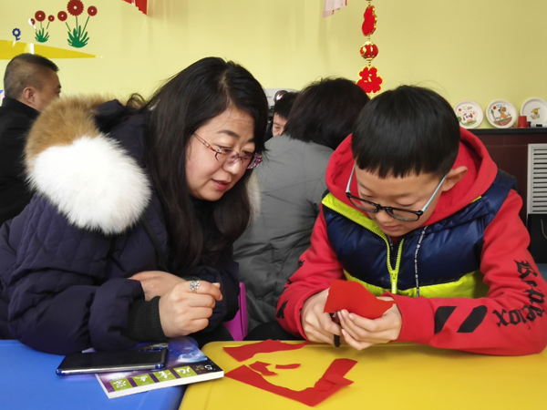 庆阳市博物馆大年初四举办“金剪剪金猪”社教亲子活动