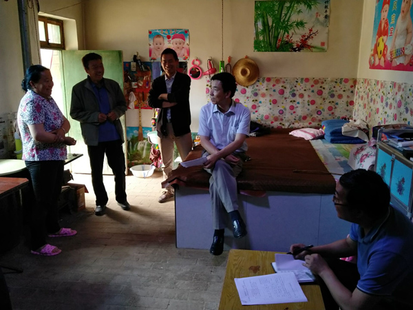 庆阳市委、镇原县委农村部联合督查市博物馆对口帮扶点花岔村精准扶贫工作