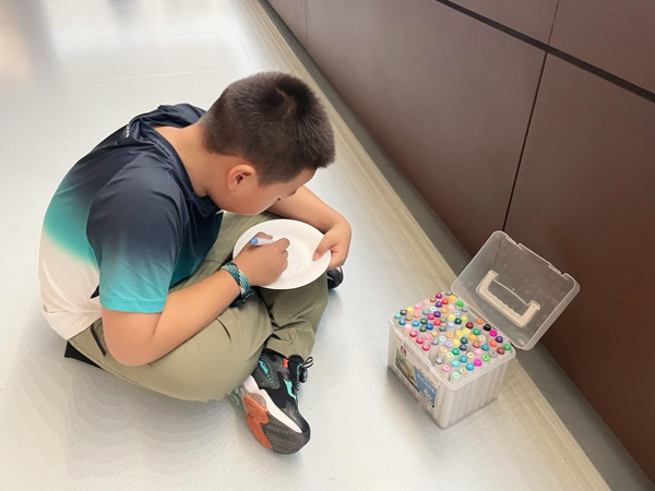 庆阳市博物馆开展“古瓷雅韵 妙笔生花”快乐学堂亲子活动